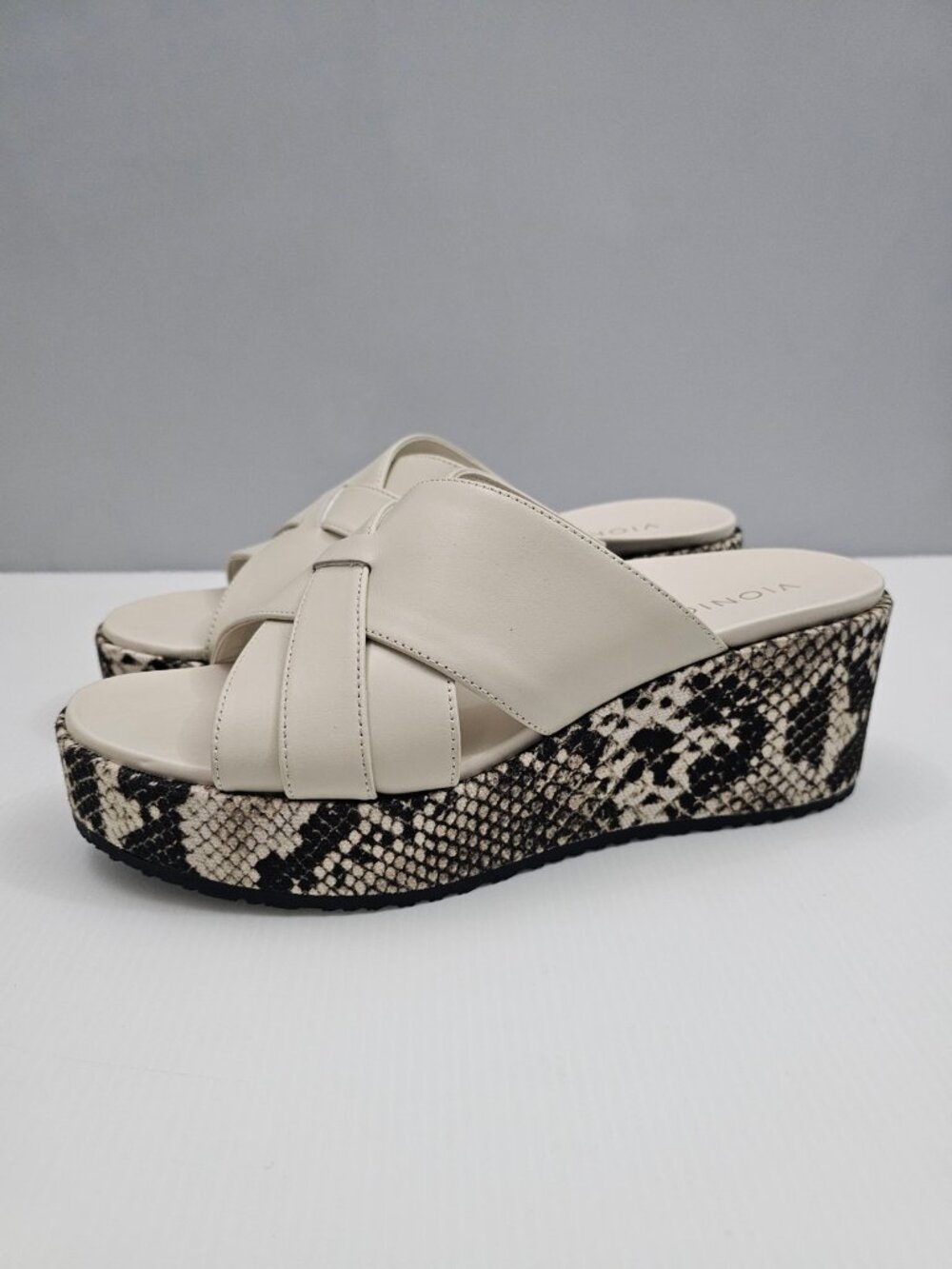 Vionic Dawn Wedge Slide Sandals Womens 9 Cream Leather Snake Print Platform